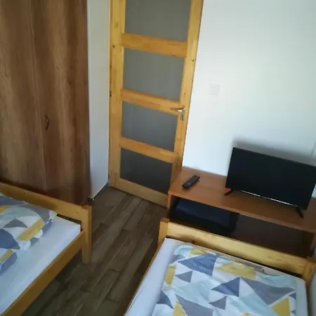 Voeroes Macska Vendeghaz * Szentkiralyszabadja