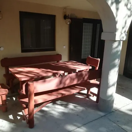 Voeroes Macska Vendeghaz 3* Szentkirályszabadja