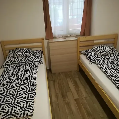 Guest house Voeroes Macska Vendeghaz *