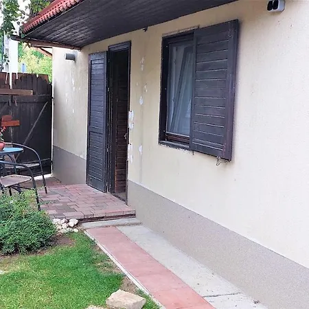 Voeroes Macska Vendeghaz Gasthuis Szentkirályszabadja