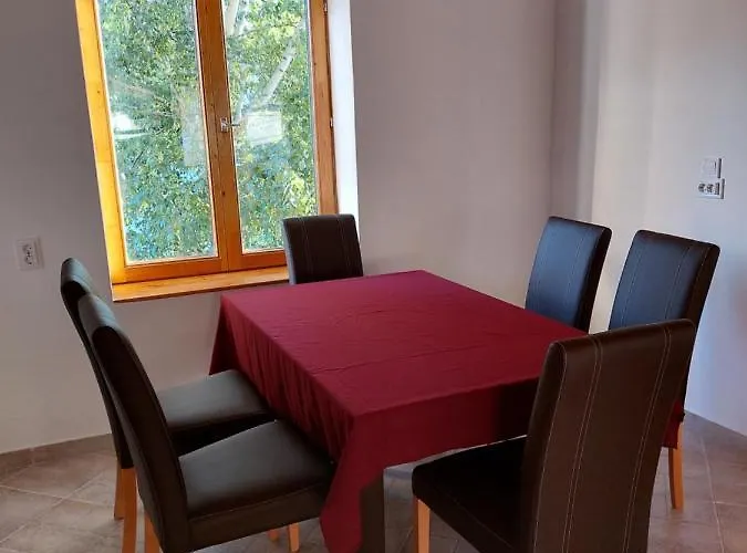 게스트하우스 Voeroes Macska Vendeghaz
