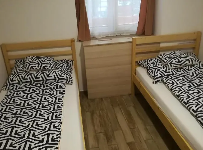 게스트하우스 Voeroes Macska Vendeghaz 3*